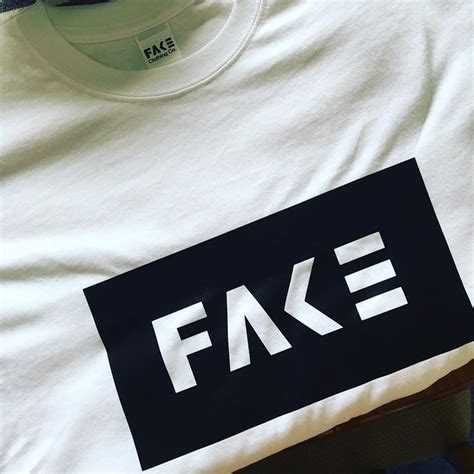 fake clothes facebook - Fake\\ Clothing Co .